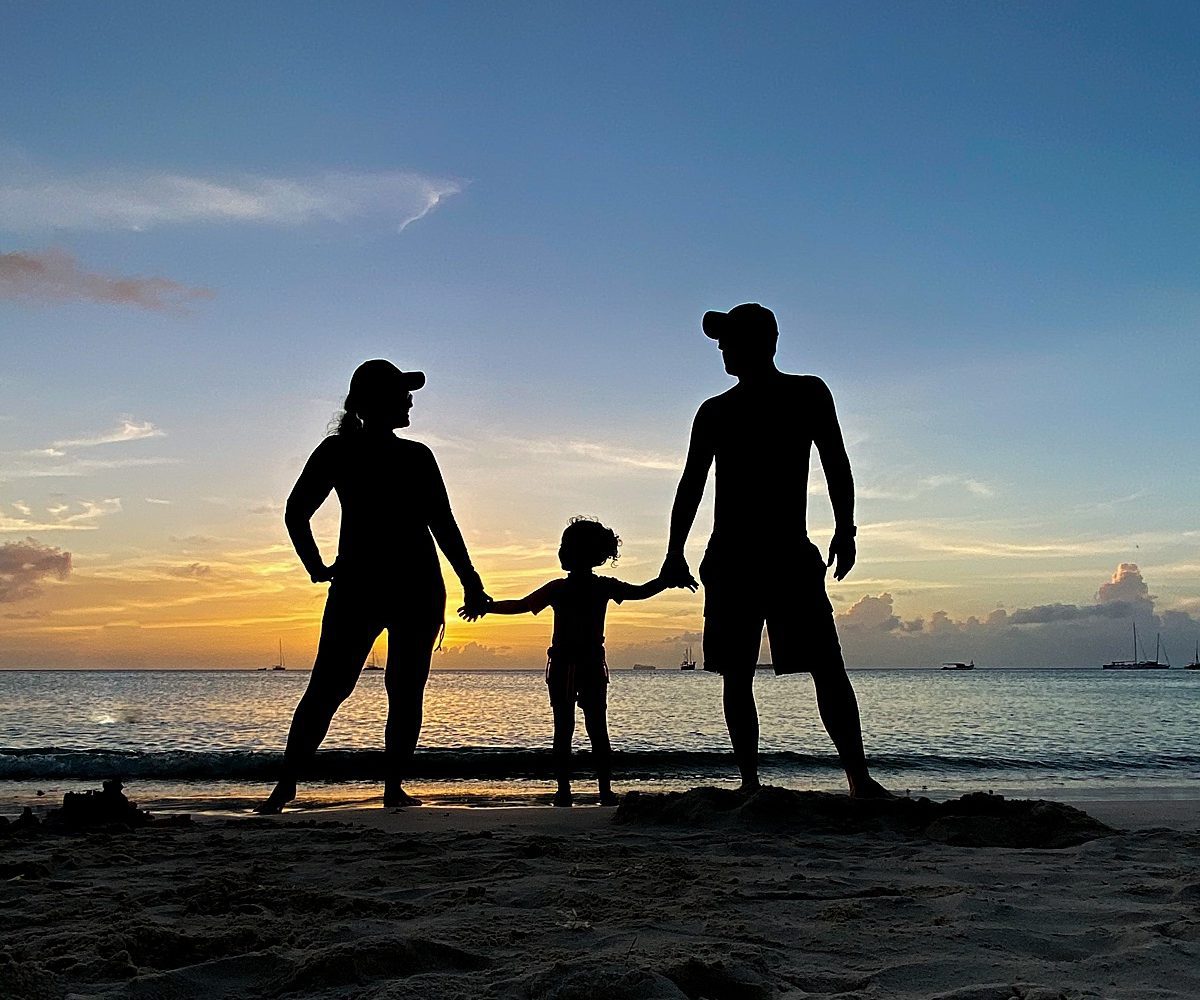 family traveling to aruba during covid19 pandemic